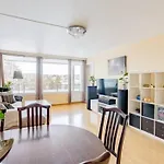 Calm And Tidy In Apartment, 14min Train Ride To Center Parque de Campismo