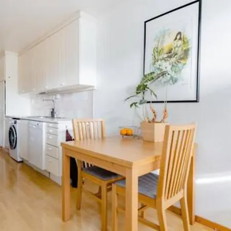 Calm And Tidy In Apartment, 14min Train Ride To Center Kamp alanı *