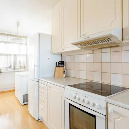 Kamp alanı Calm And Tidy In Apartment, 14min Train Ride To Center