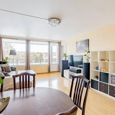 Calm And Tidy In Apartment, 14min Train Ride To Center Kemping