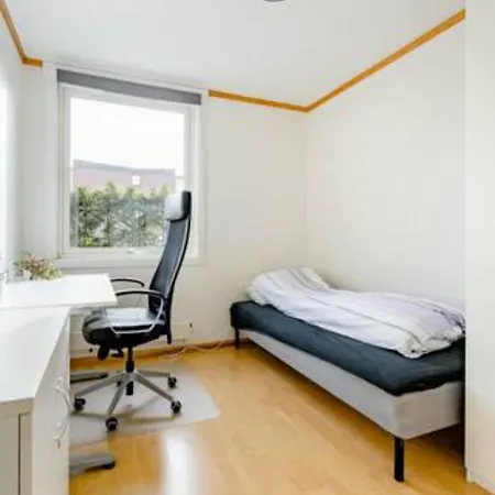 Campsite Calm And Tidy In Apartment, 14min Train Ride To Center *