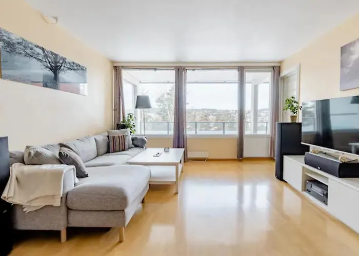 אתר קמפינג Calm And Tidy In Apartment, 14min Train Ride To Center *